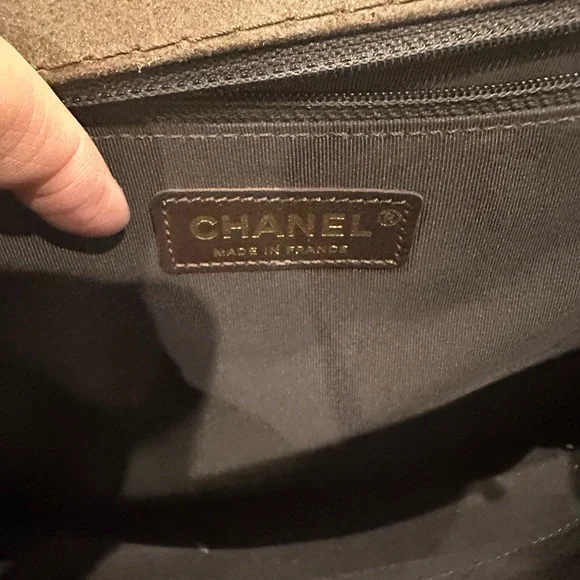 Chanel Large brown boy bag. - Picture 6 of 10